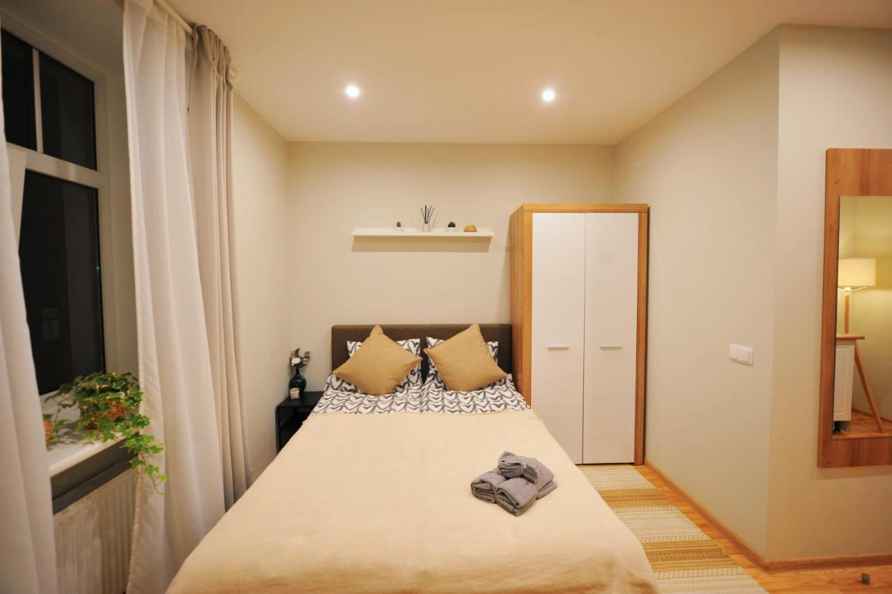 Central Comfort At Hanzas Residence, Stay Near Cafes, Bars, Museums & Esplanade Riga Exterior photo